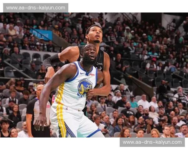 时间缝隙里的篮球诗篇：重温勇士vs马刺，看懂那些被直播“偷走”的极致细节