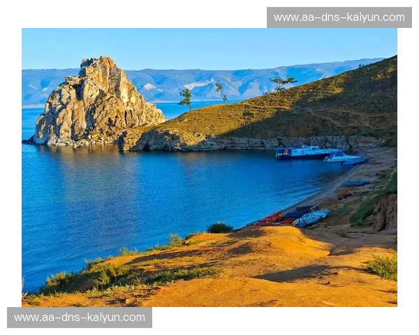 忍野八海的清冽与贝加尔湖的深邃：一场跨越东亚与西伯利亚的绝代双骄对话